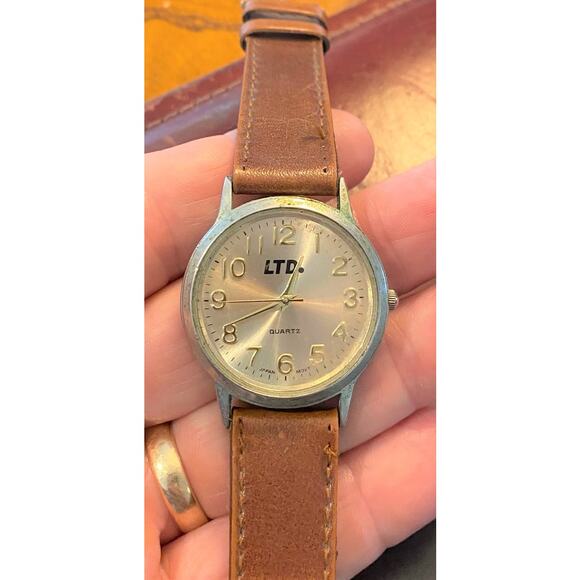 VTG Men's 35mm Gold Tone LTD Watch, Brown Band - Picture 3 of 3